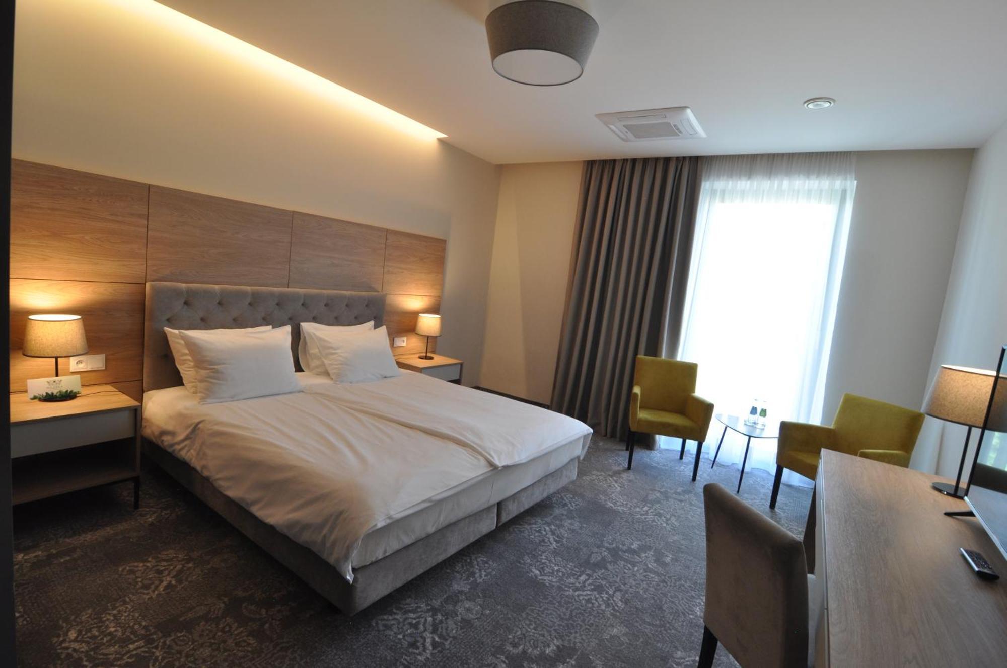 Polanka Conference Center Hotel Krosno Buitenkant foto